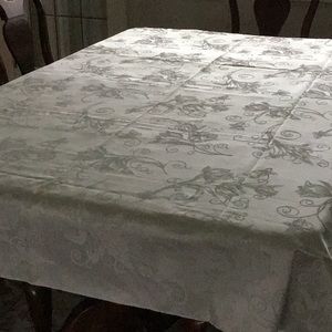 Ivory damask tablecloth